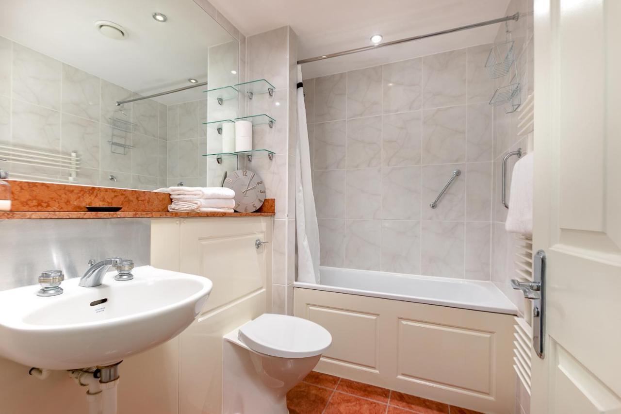Point West Apartments London Ngoại thất bức ảnh