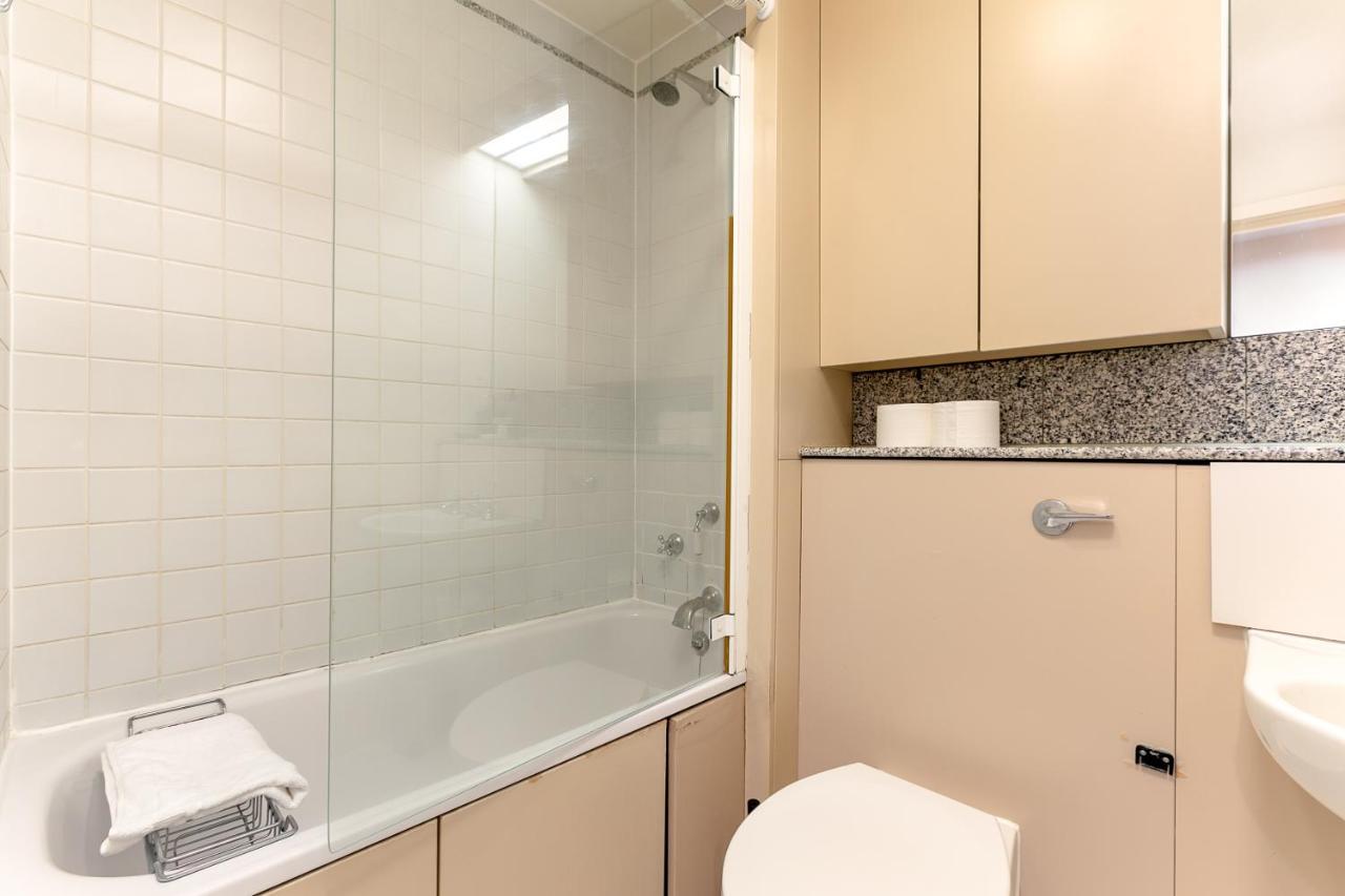 Point West Apartments London Ngoại thất bức ảnh