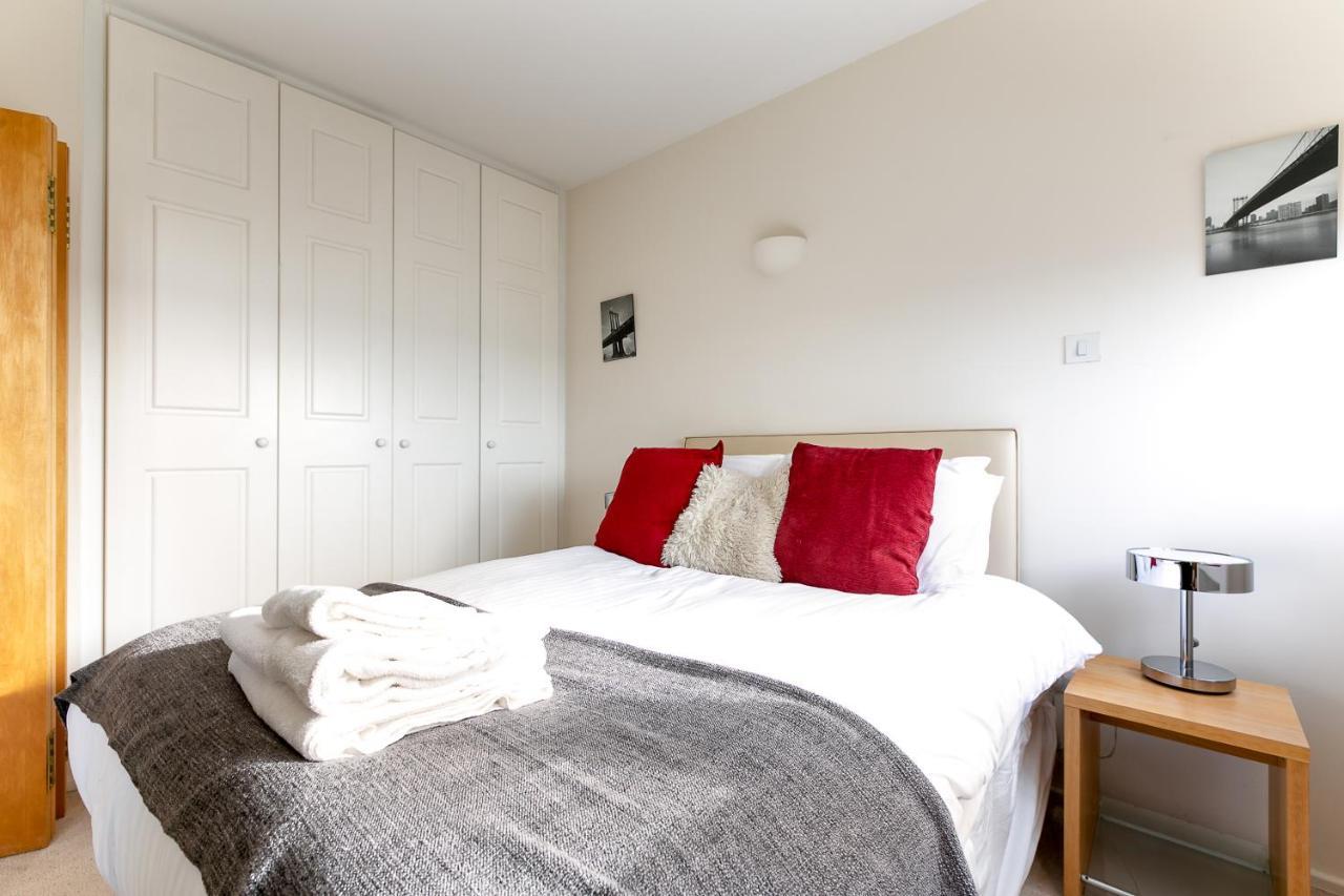 Point West Apartments London Ngoại thất bức ảnh