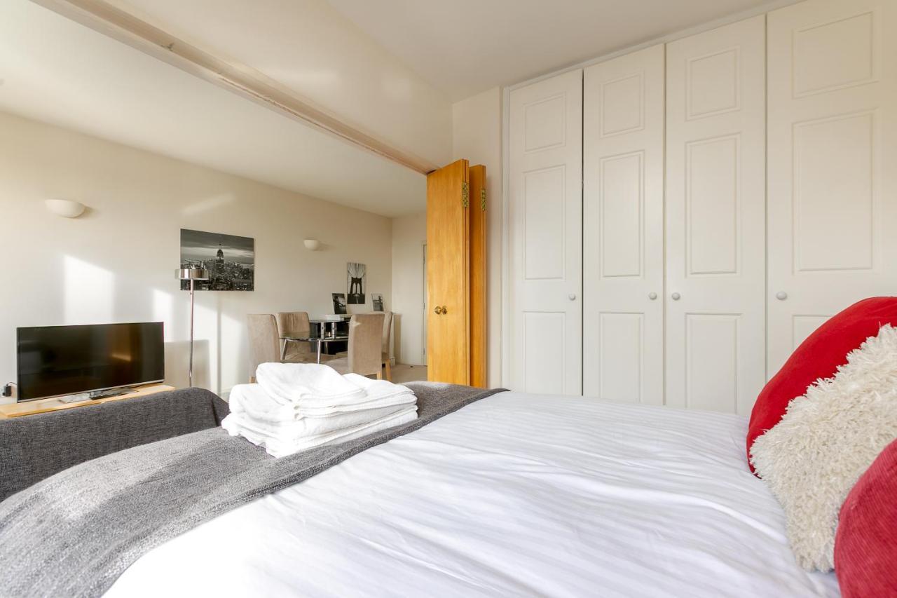 Point West Apartments London Ngoại thất bức ảnh