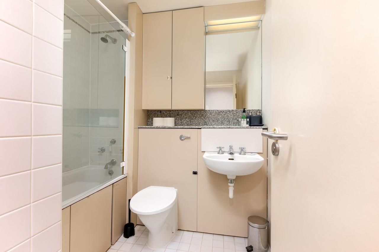 Point West Apartments London Ngoại thất bức ảnh